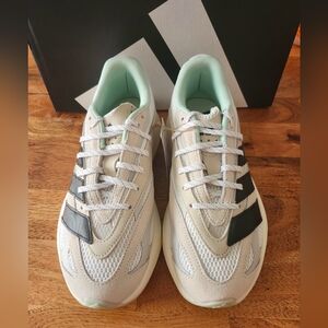 Mercedes - AMG Petronas Formula One Team Lightblaze Shoes
Price
$120
Skip to pro